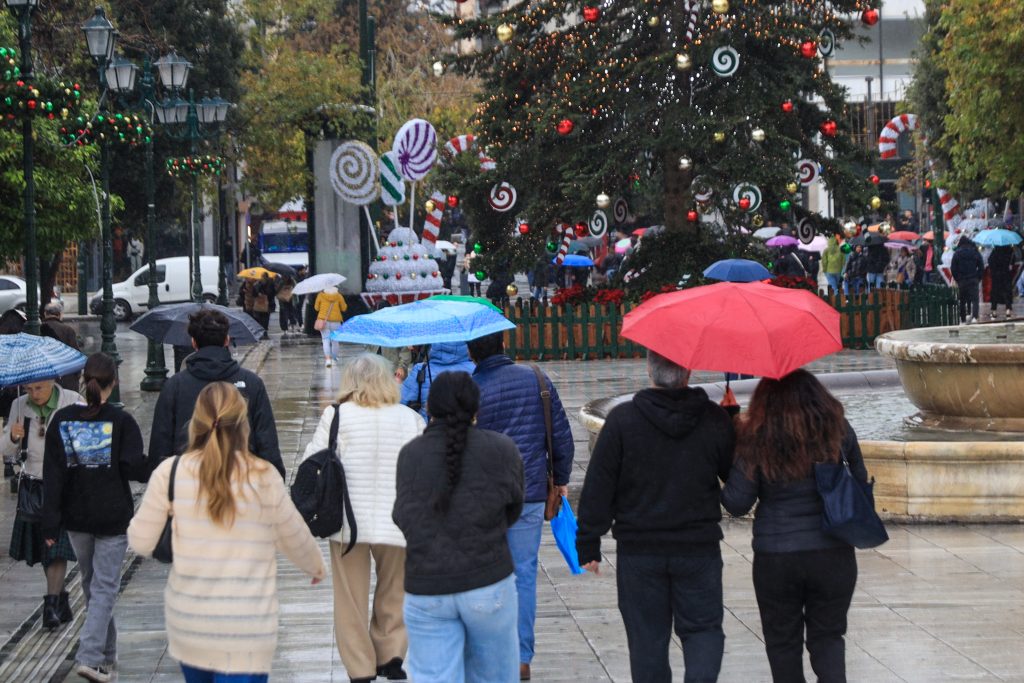 Ανατροπή στον καιρό: Βροχές, χιονοπτώσεις και χειμωνιάτικες γιορτές προβλέπουν οι μετεωρολόγοι