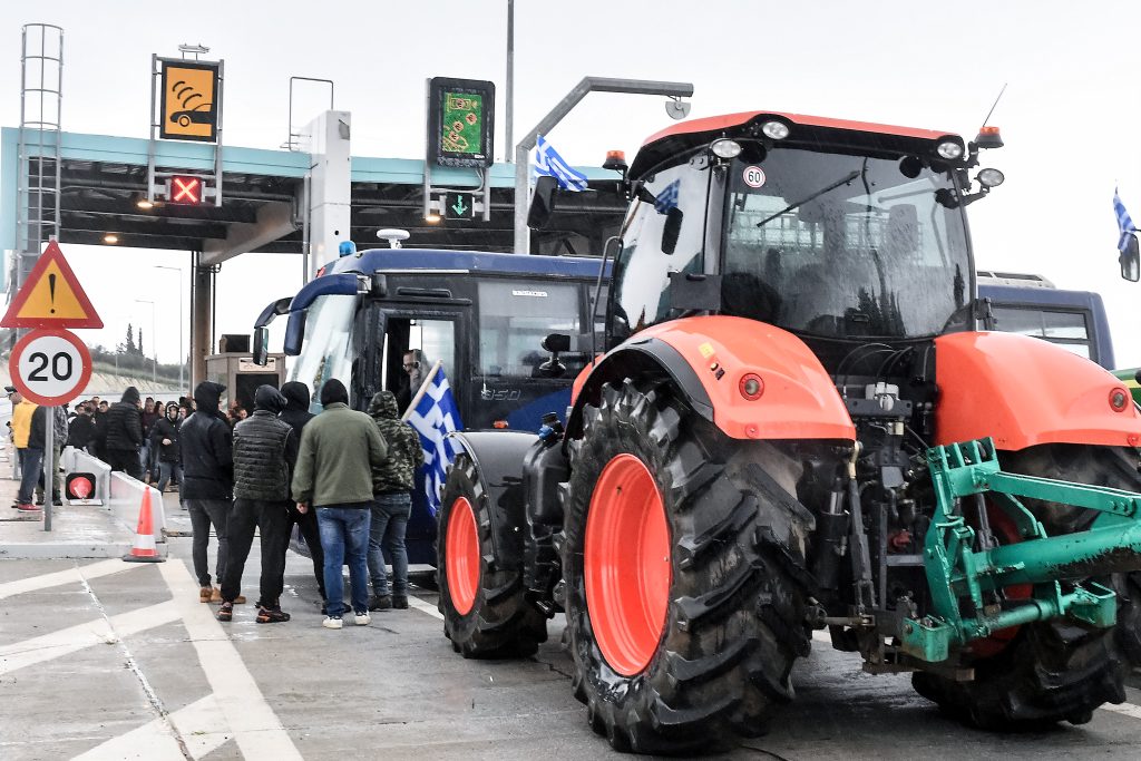 Κλιμακώνονται τα αγροτικά μπλόκα: Νέοι αποκλεισμοί, αυστηρά μέτρα και καθοριστικές αποφάσεις στη Βόρεια Ελλάδα