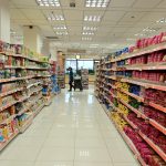 Σούπερ μάρκετ: Ποια είναι ανοιχτά αύριο Κυριακή 21/12, τι θα κάνει ο Σκλαβενίτης