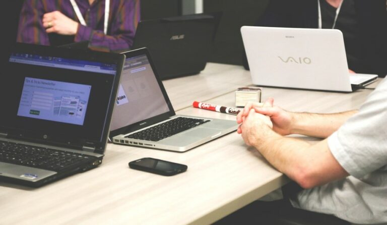 Μισθοί: Ποιοι θα δουν αυξήσεις το 2026 και πόσο θα αυξηθούν τα καθαρά εισοδήματα